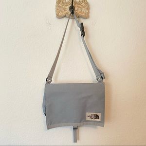 The North Face Crossbody Messenger Strap Sling Pack Laptop Case Gray Grey Black